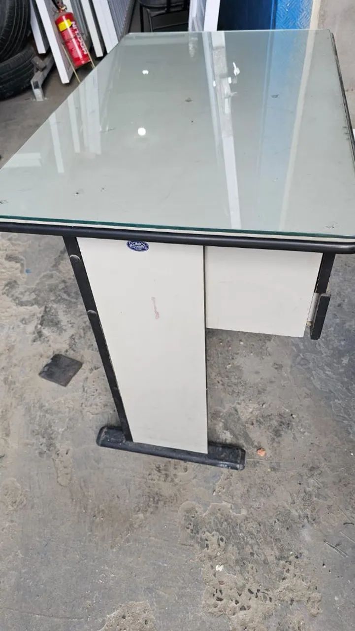 Mesa de Escritório com Gaveta