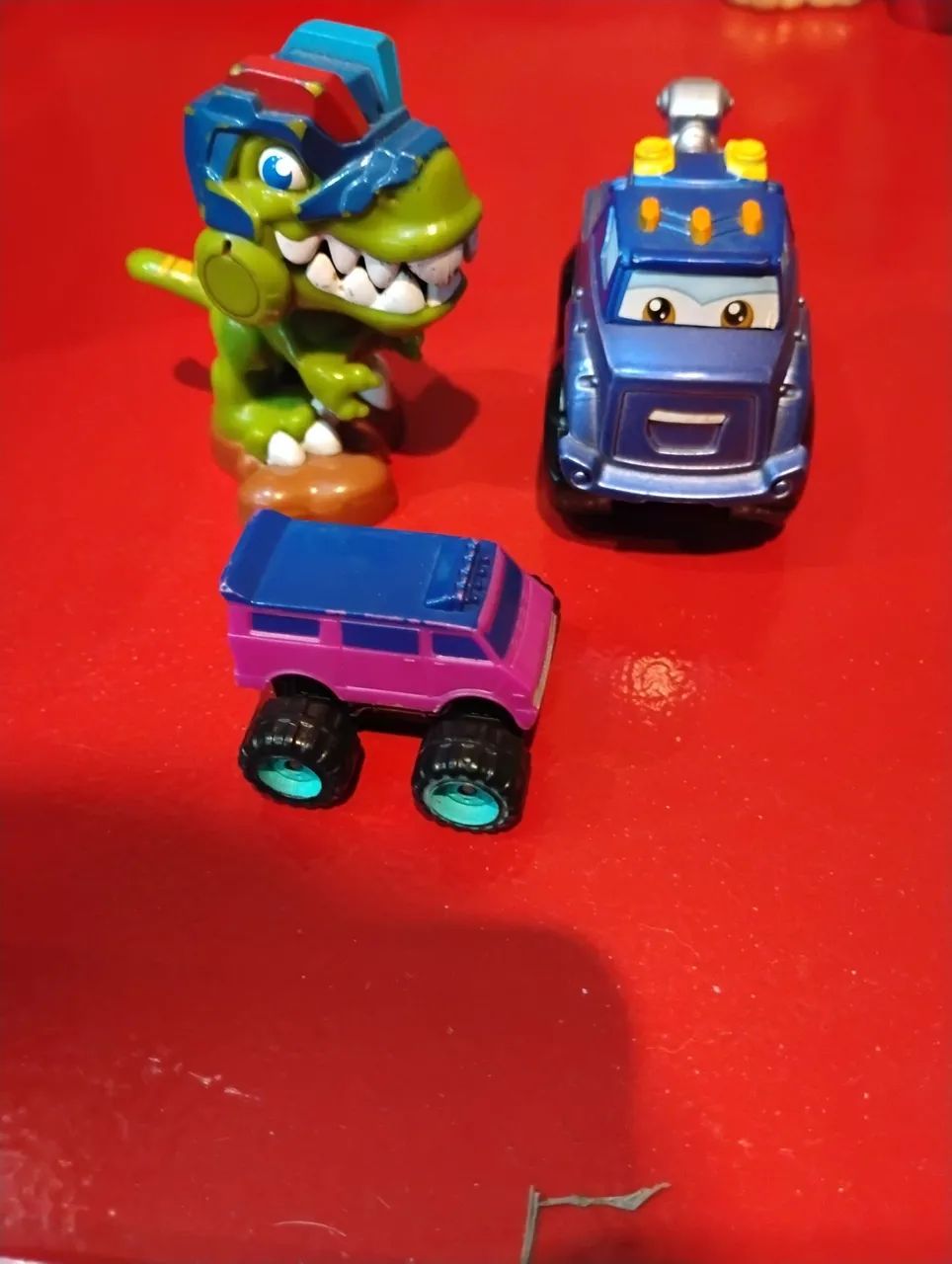 Kit de brinquedos infantis Hasbro - Dinossauro e carrinhos - Foto 5