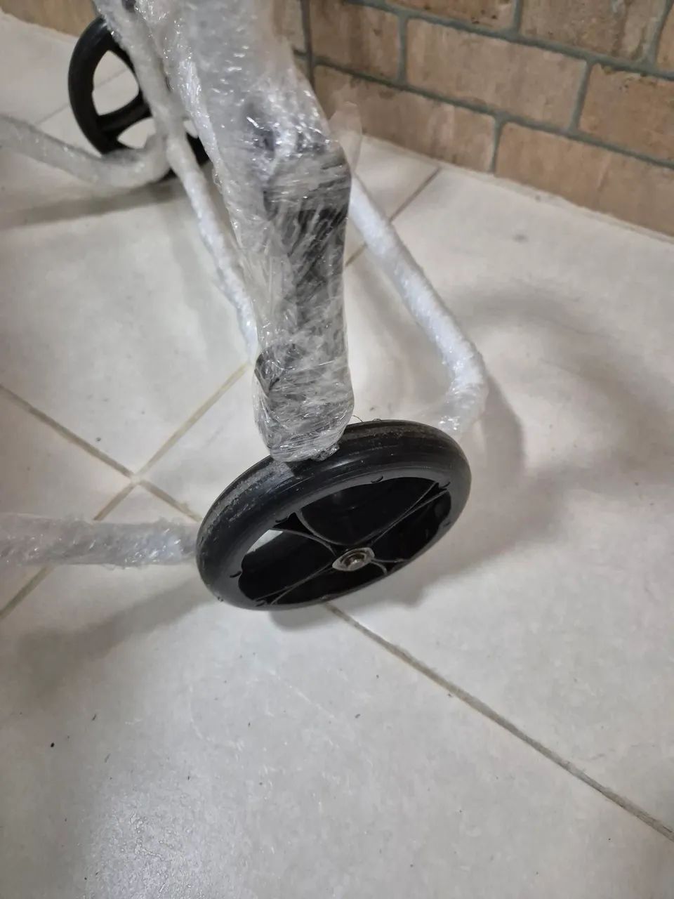 Cadeira de Banho com Rodas - Foto 4