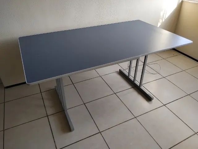 Mesa de Reunião de Madeira Muito Conservada! - Foto 3