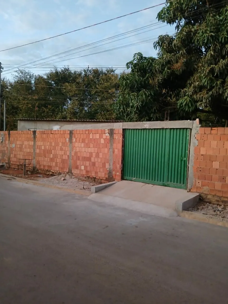 Vendo casa de esquina no Jardim Umuarama 1 quarto sala banheiro cozinha em andamento,