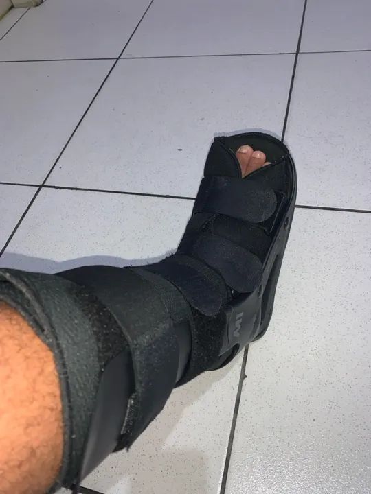 Bota ortopédica para imobilização de tornozelo