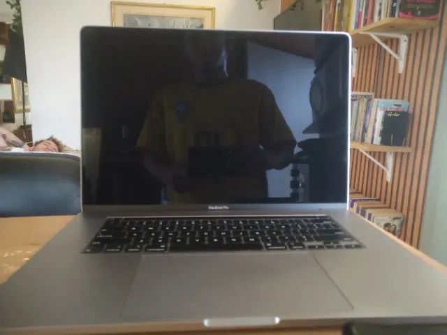 Macbook Pro 16 I7 16gb 512gb Amd Radeon Pro 4GB MacBook Pro com