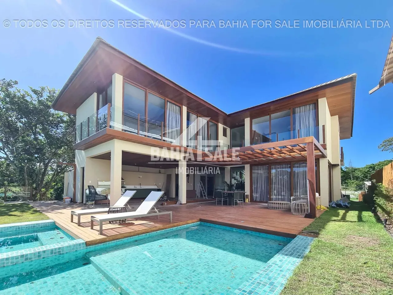 Praia do Forte: Casa de Luxo com 9 Suítes, Mobiliada, Vista Bosque, Lazer Completo e Acess