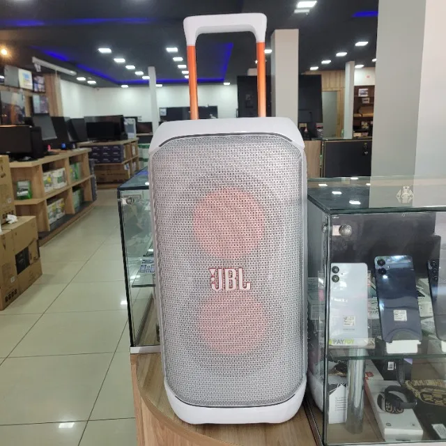 JBL PATYBOX 320 BRANCA E PRETA ?