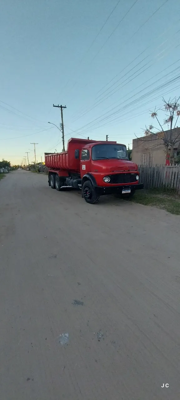 Mercedes-Benz 1313 1975 caçamba