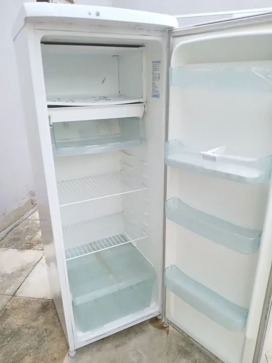 Geladeira eletrolux gelando ENTREGO  - Foto 3