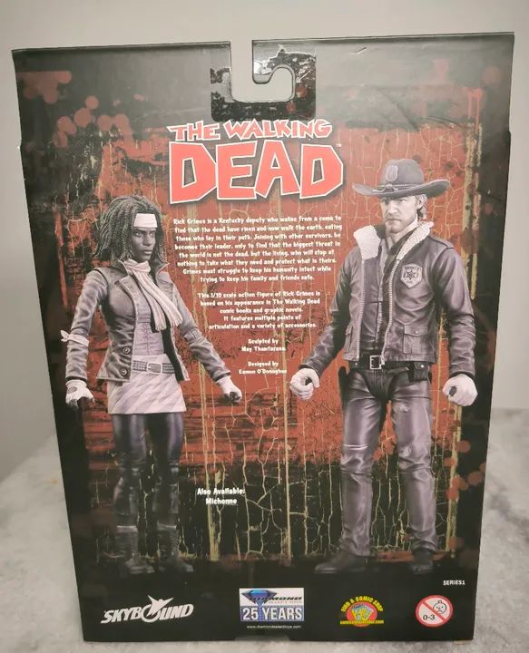 Rick Grimes the walking dead comics deluxe diamond select lacrado  - Foto 3