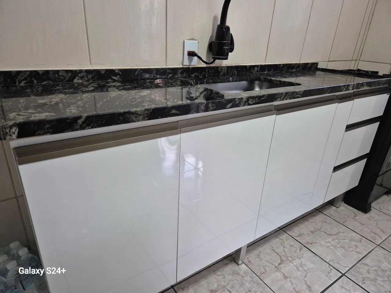 Pia de mármore com gabinete em alumínio 2,00m completa  com torneira elétrica 220v - Foto 5