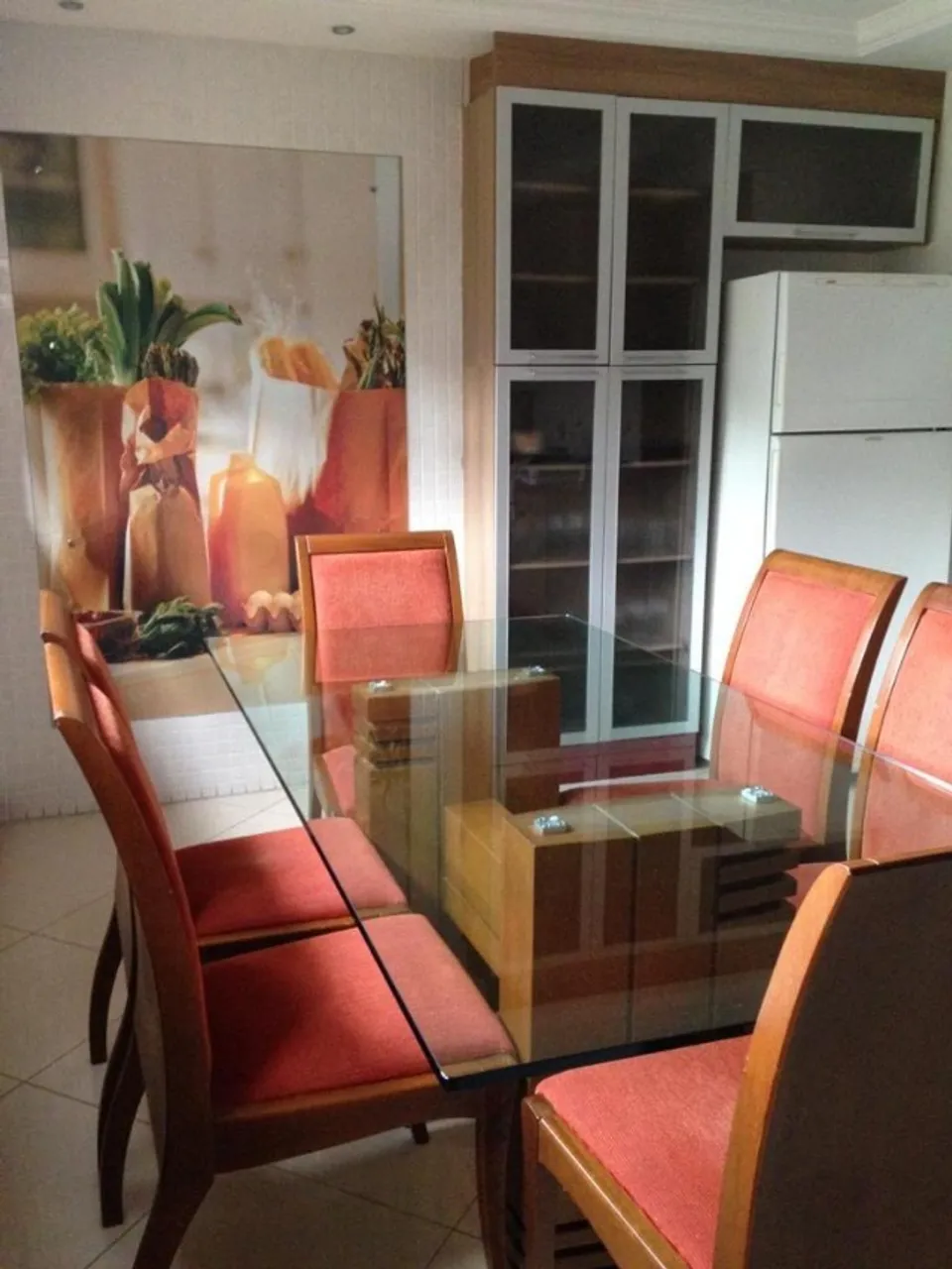 ? VENDO MESA DE JANTAR COM 6 CADEIRAS - ELEGANTE E SOFISTICADA!