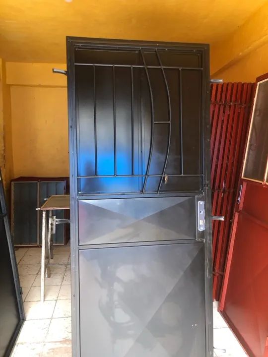 Porta de Ferro com Grade - Foto 4