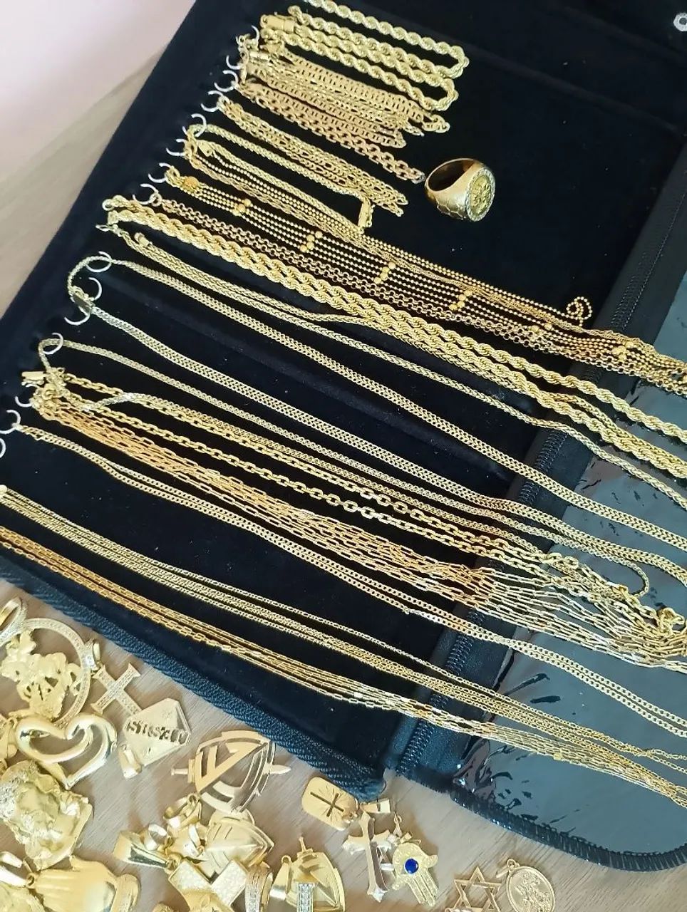 RENDA EXTRA. LOTE DE SEMI JÓIAS BANHADAS A OURO 18K  - Foto 2
