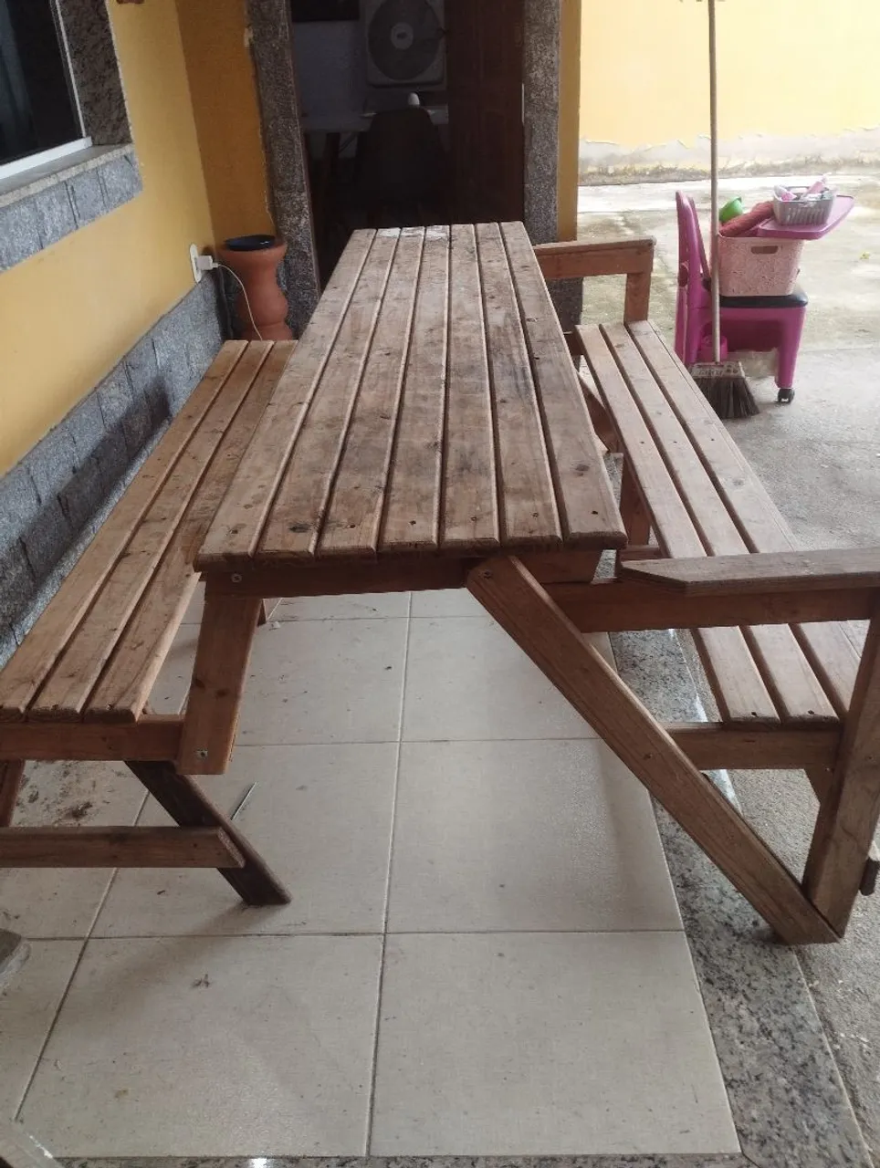 Mesa que vira banco