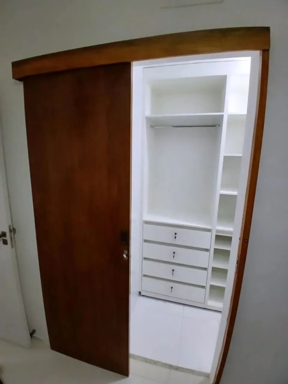 Guarda-Roupa Planejado Branco Closet mdf móveis modulados confecção e reparos reformas - Foto 2
