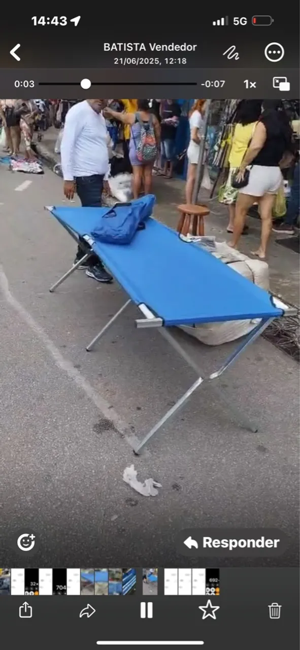Mesa portátil dobrável,acompanha bolsa ! Nunca usada