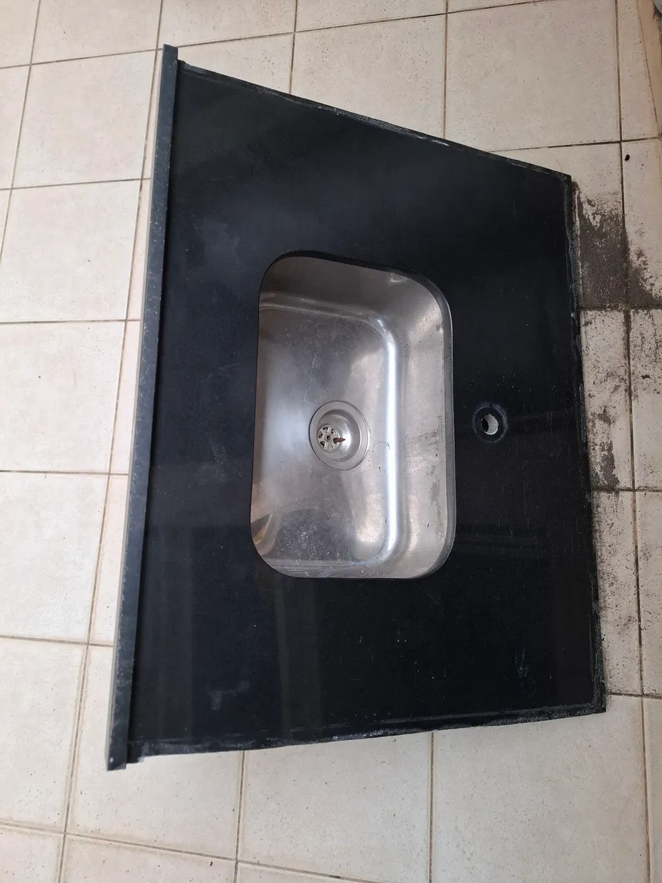Pia de cozinha em granito preto