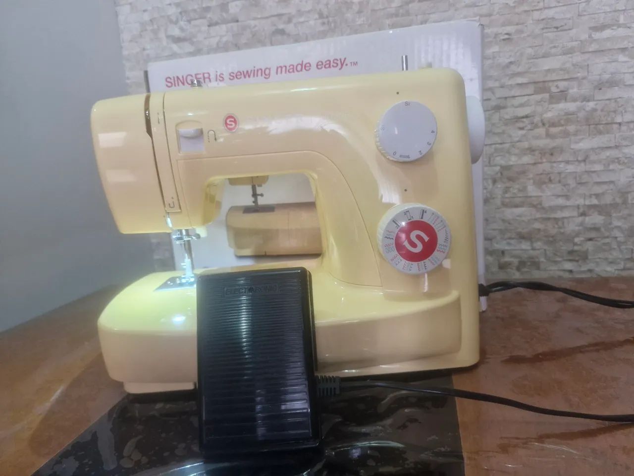 Máquina de Costura Singer simple