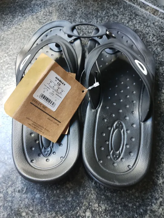 Vendo Chinelo da Oakley Novo nunca usado
