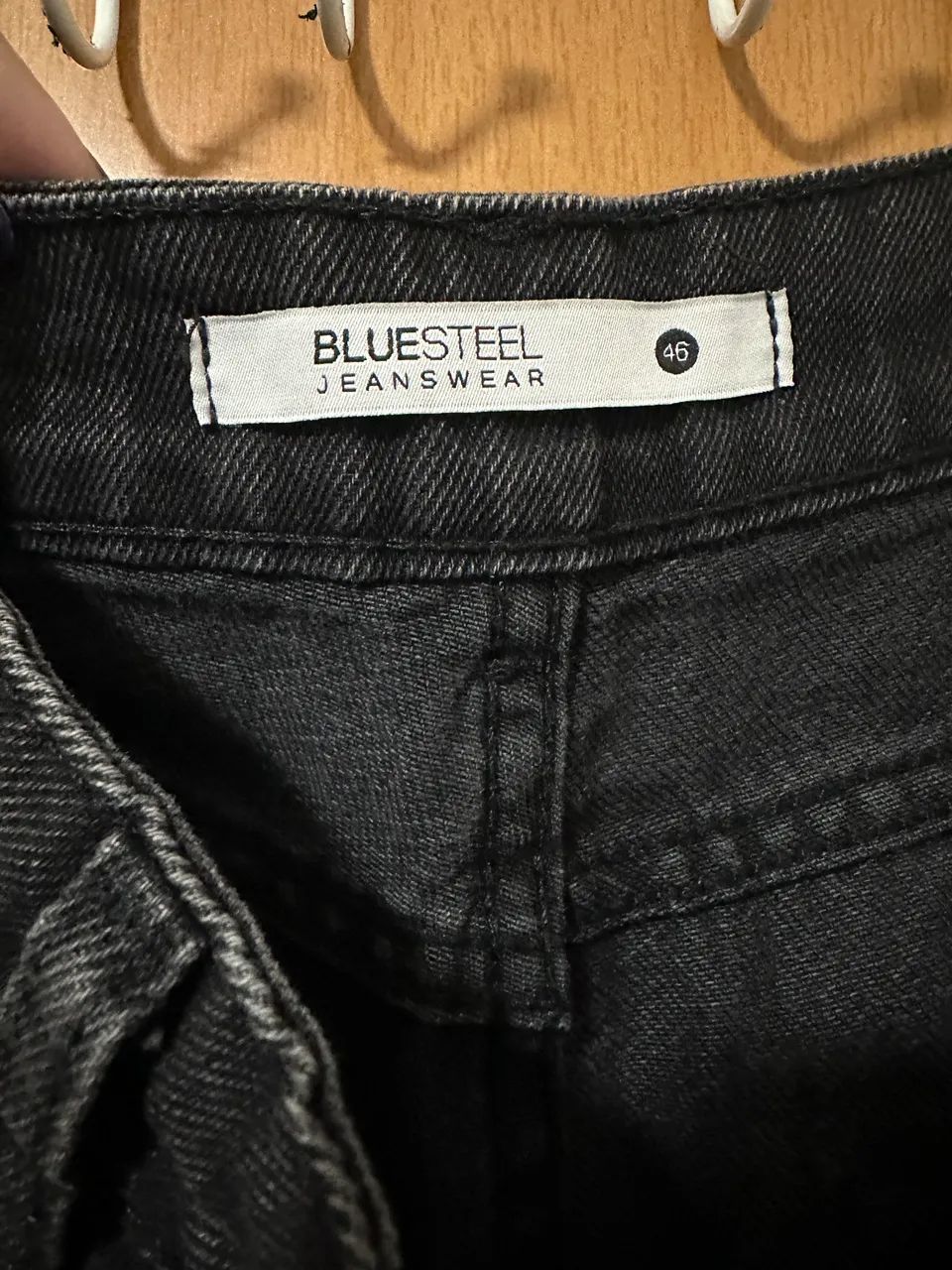 Calça Jeans preta, tam 46 - Foto 2