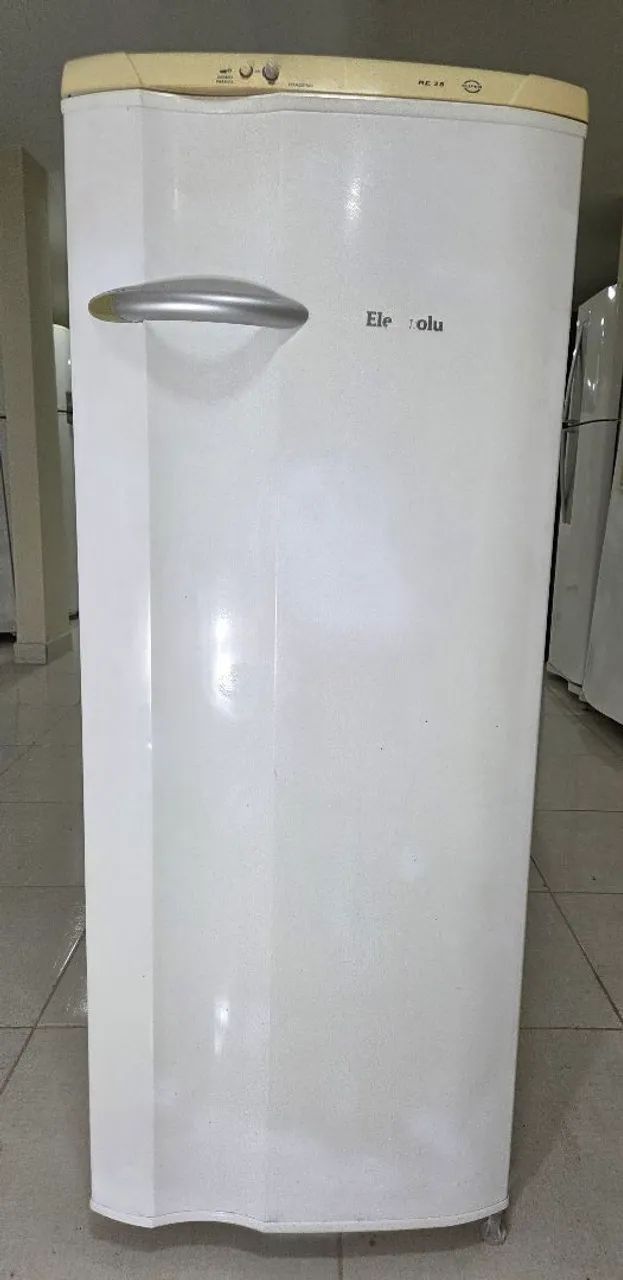 Geladeira Electrolux 240L 