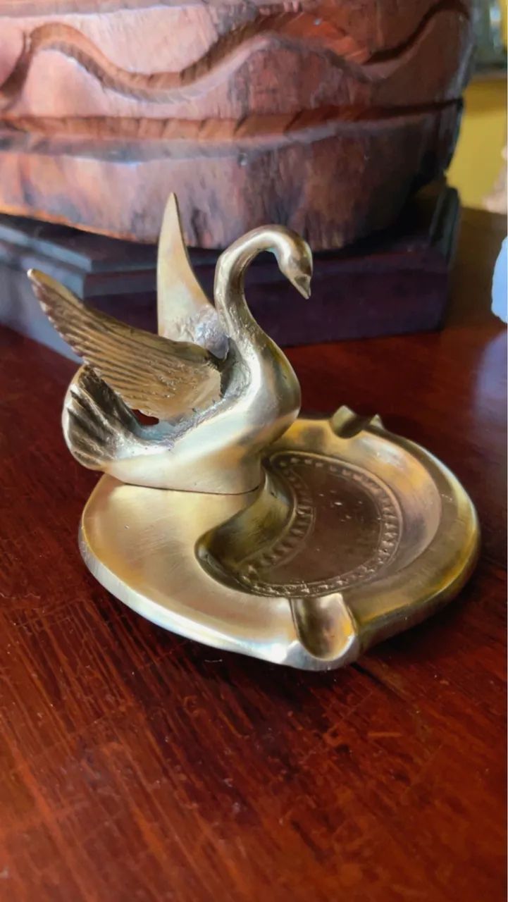 Lindo e antigo cinzeiro de bronze formato de cisne - Foto 3