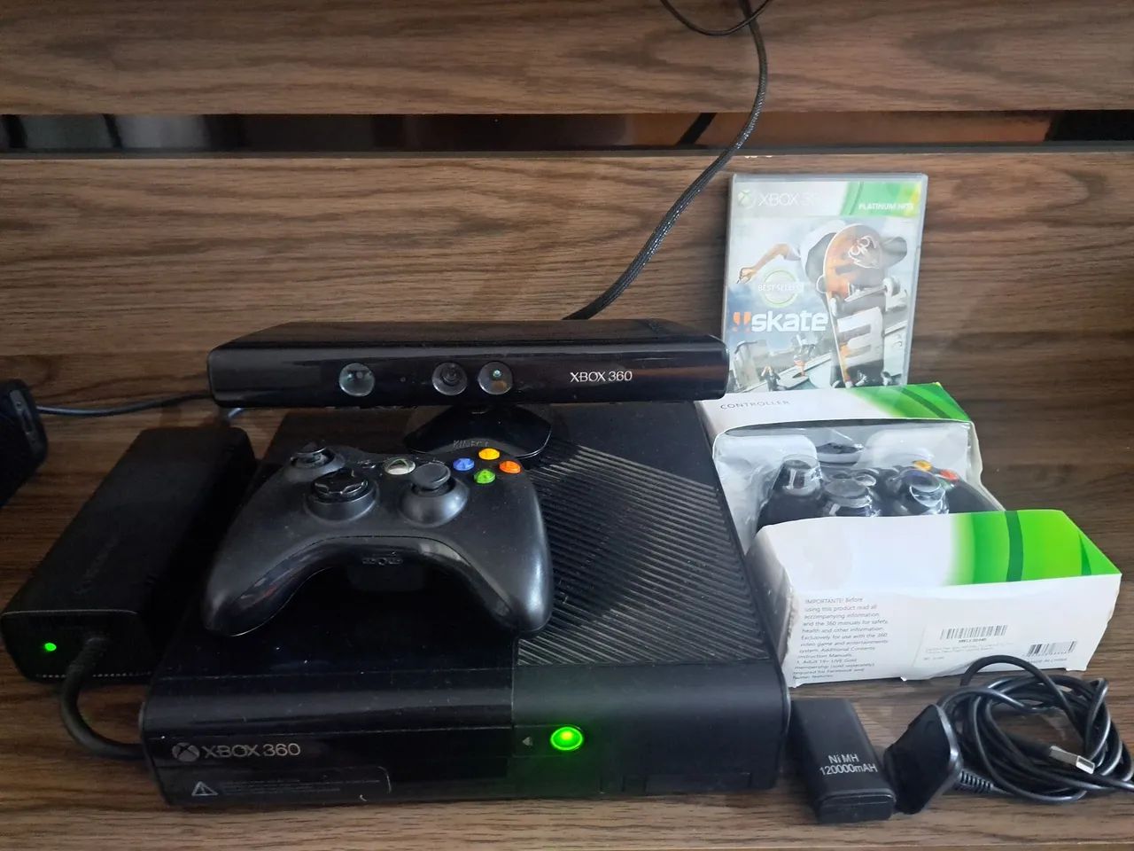 XBOX 360E com 100 jogos + kinect + 2 controles - Foto 2