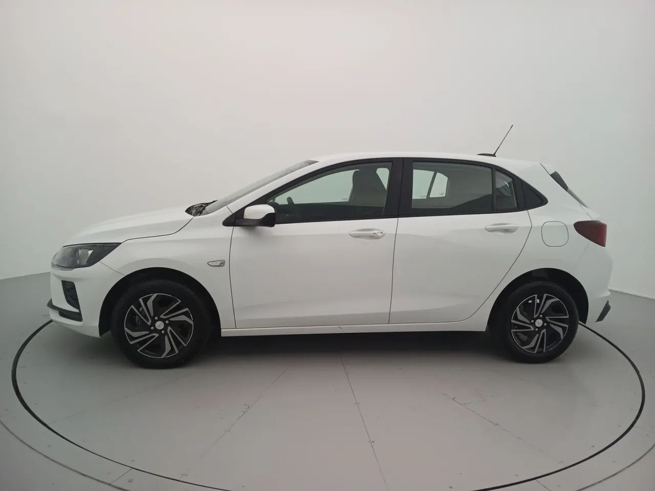 Chevrolet Onix Hatch 1.0 12V Flex Mec. 4P, foto 2 de 18