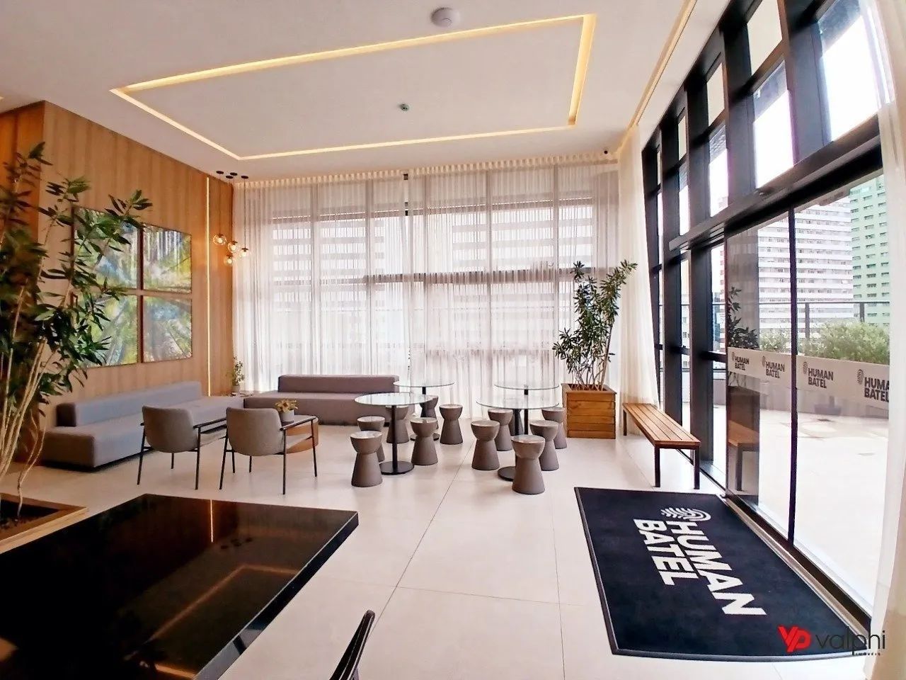 Sala comercial nova à venda no Batel.