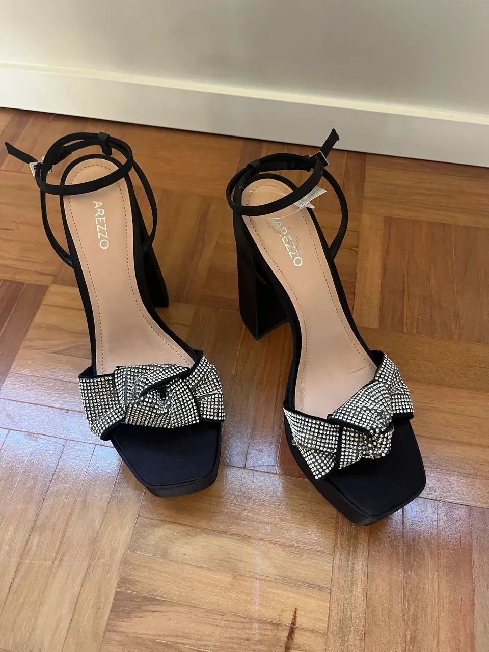 Sandália plataforma preta strass - Arezzo 37 - Foto 2