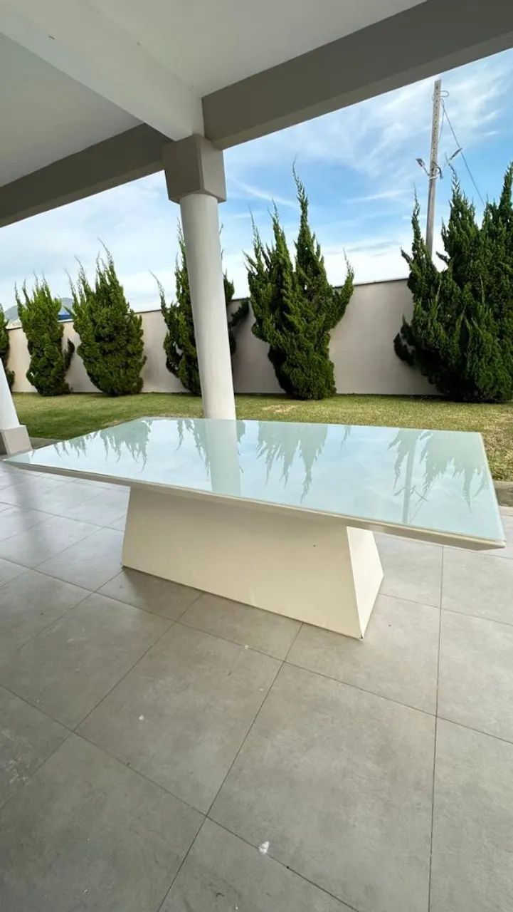 Mesa de vidro em bom estado 