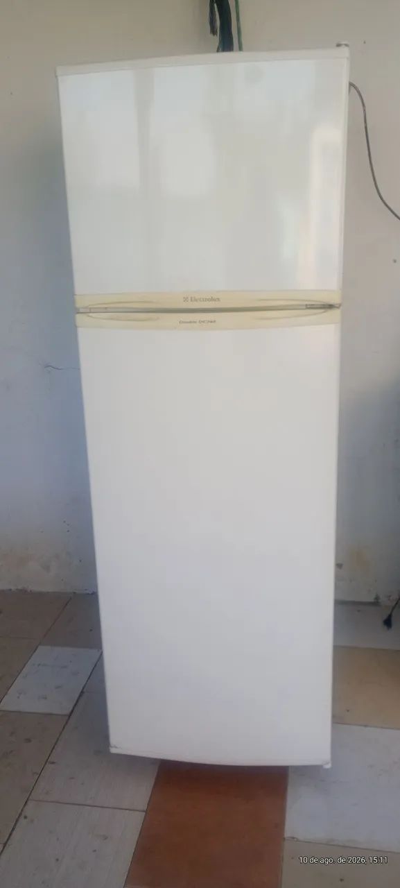 Vende-se Geladeira Eletrolux 