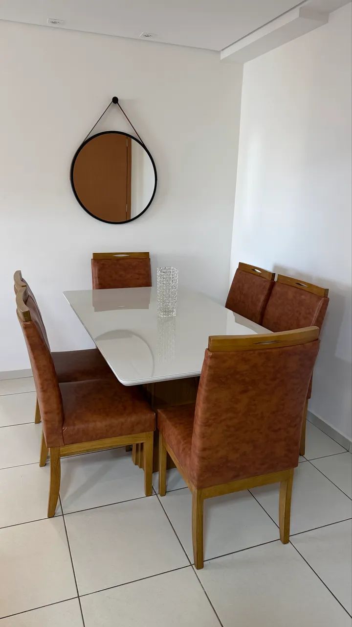Mesa de jantar com 6 cadeiras