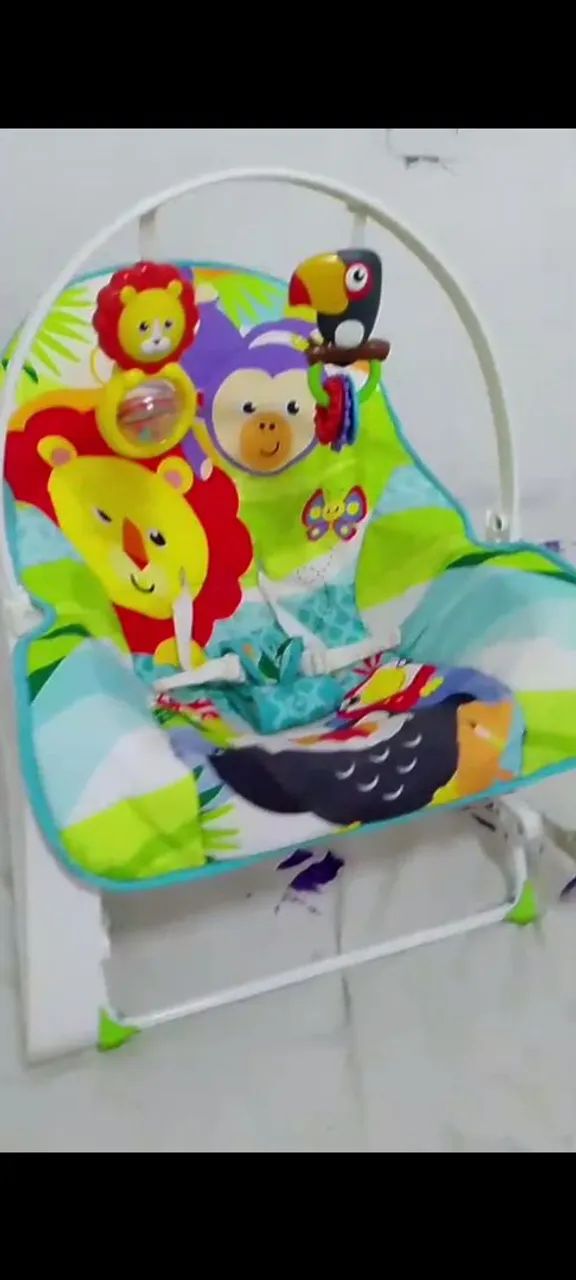 Vendo essa cadeirinha de bebê semi nova  - Foto 5