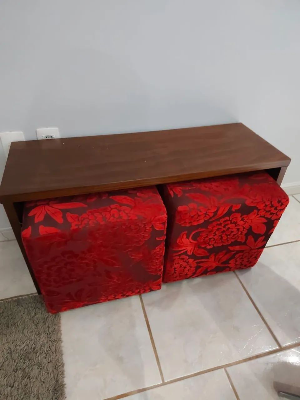 Poltrona para sala e aparador com puffs  - Foto 3