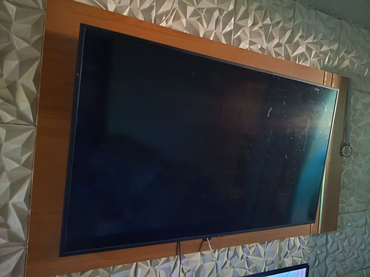 Uma televisão da Samsung 55 polegada 