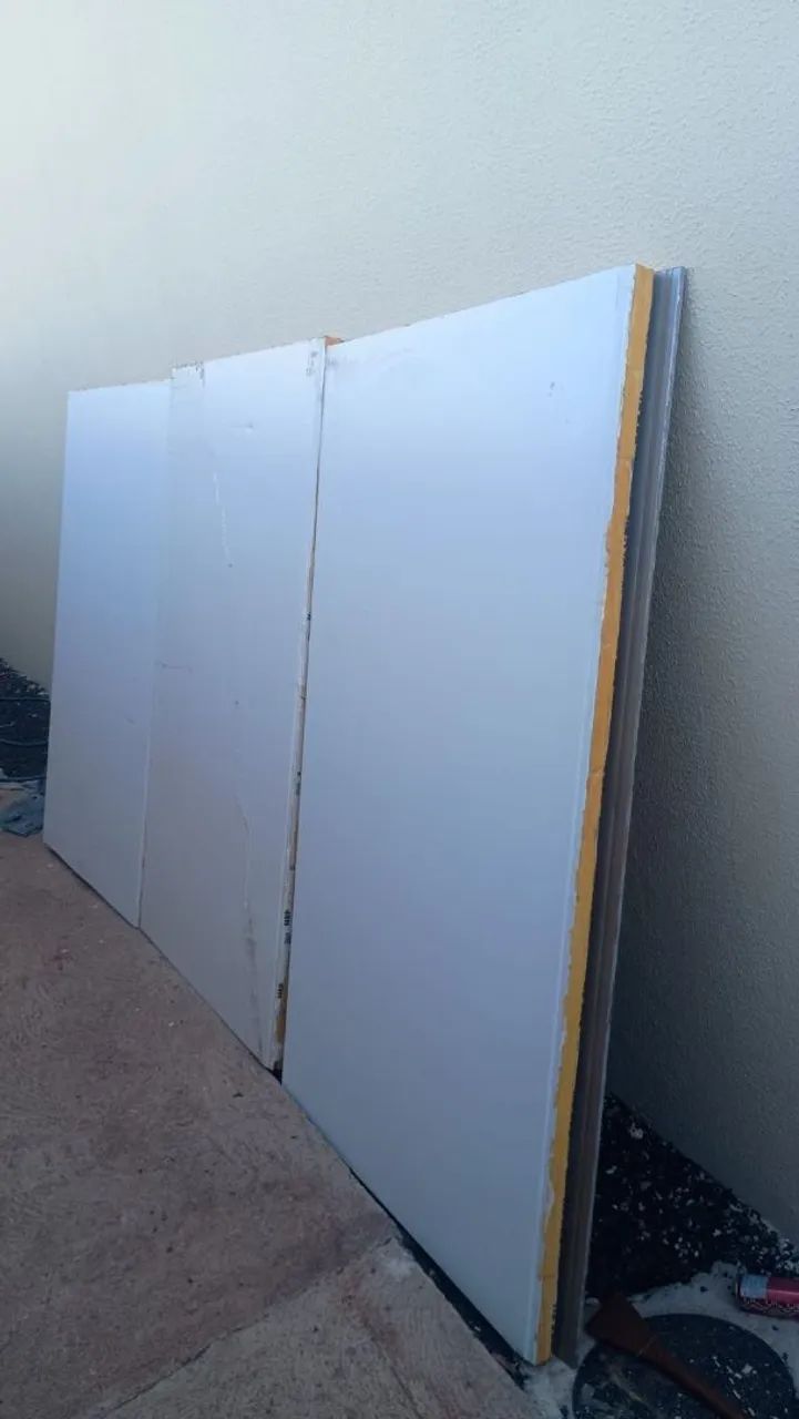 Vendo 3 telhas sanduíche!! 