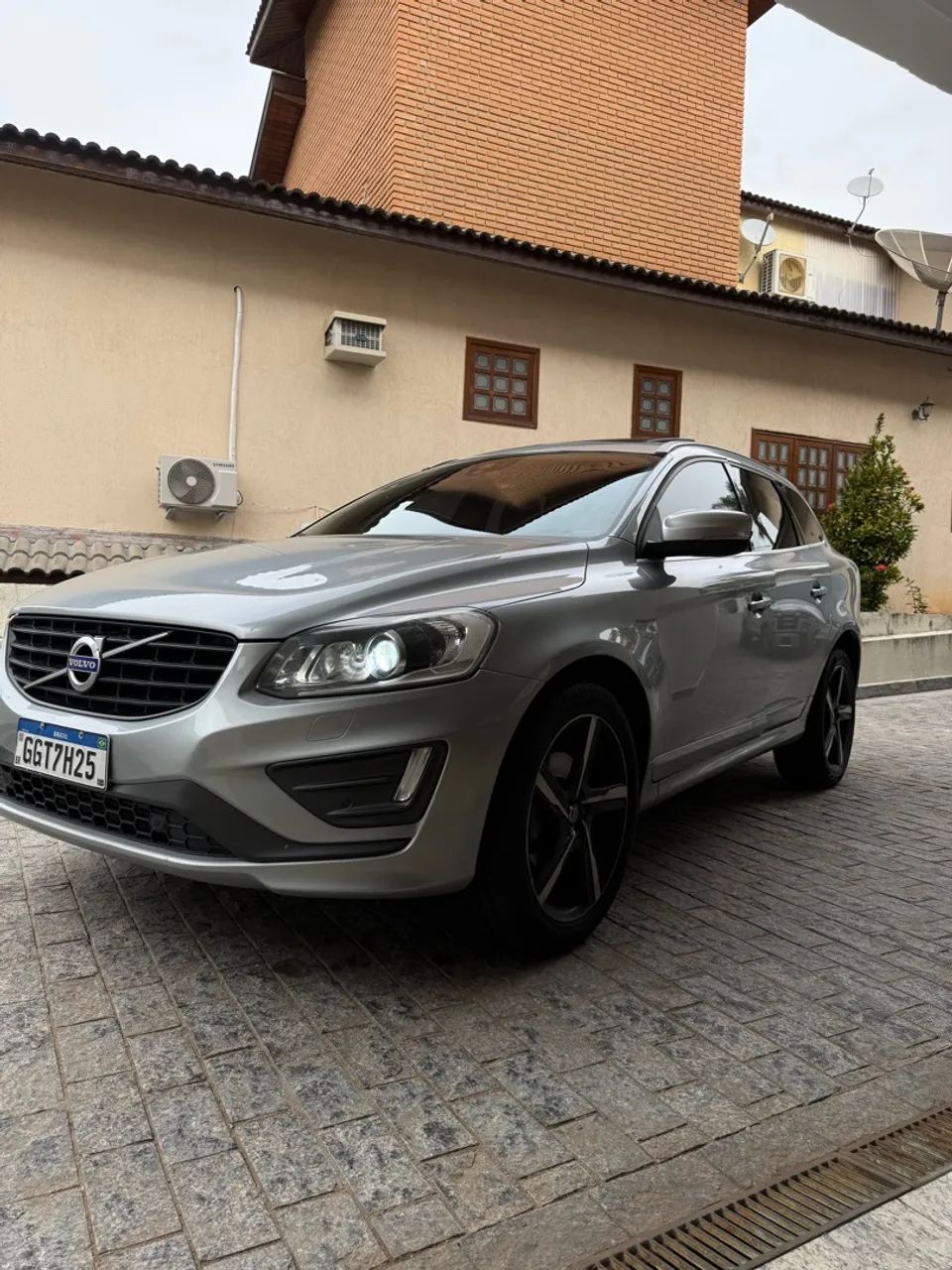 Volvo Xc 60 T-5 R-DESIGN 2.0 FWD 5P 2016