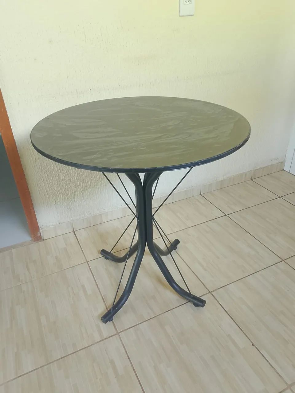 Vendo mesa pequena 