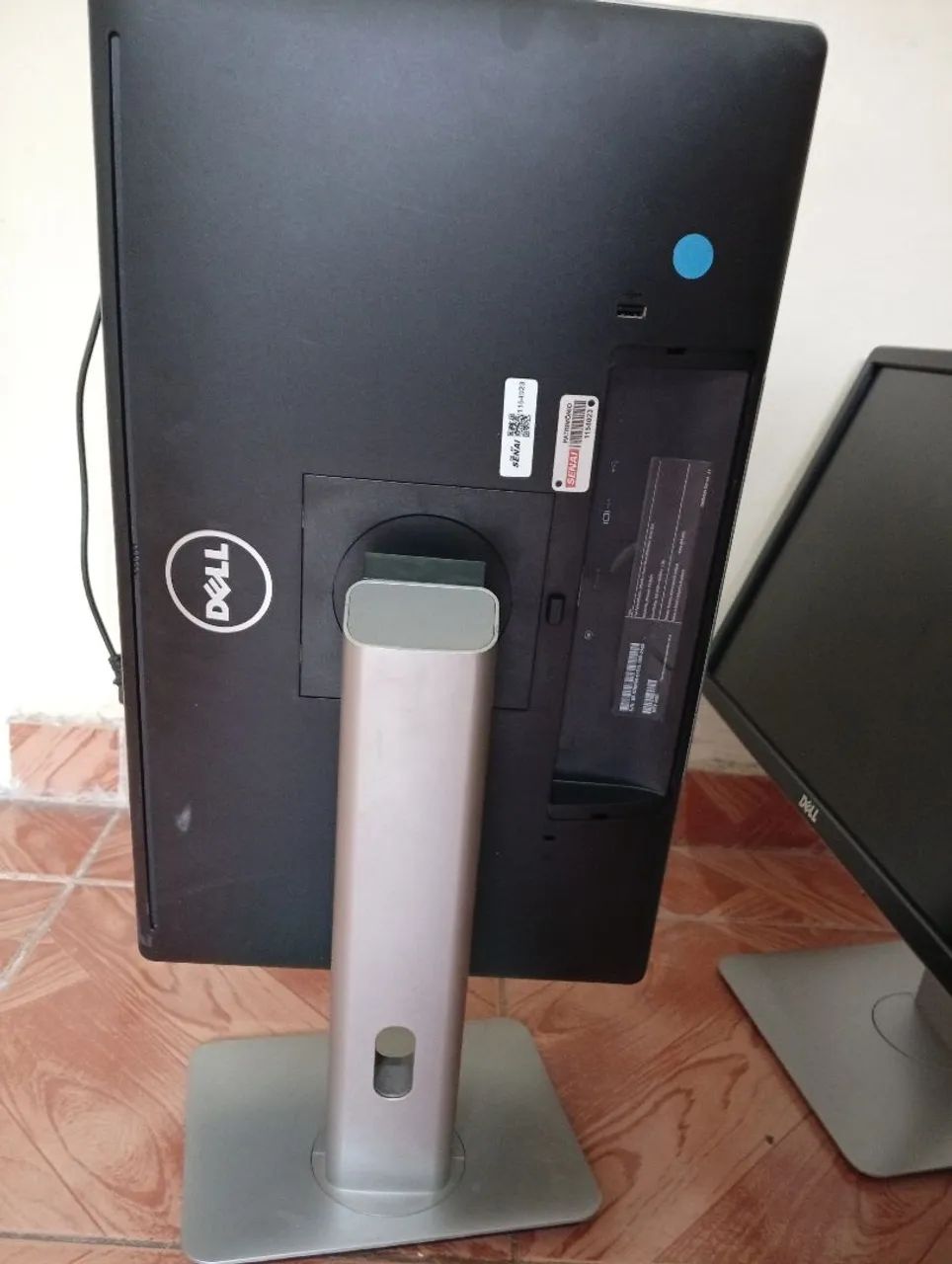 Monitor Dell 23pol. Full HD linha profissional  - Foto 3