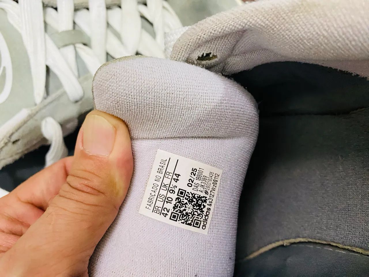 Tênis Adidas Campis Cinza e Branco - Foto 2