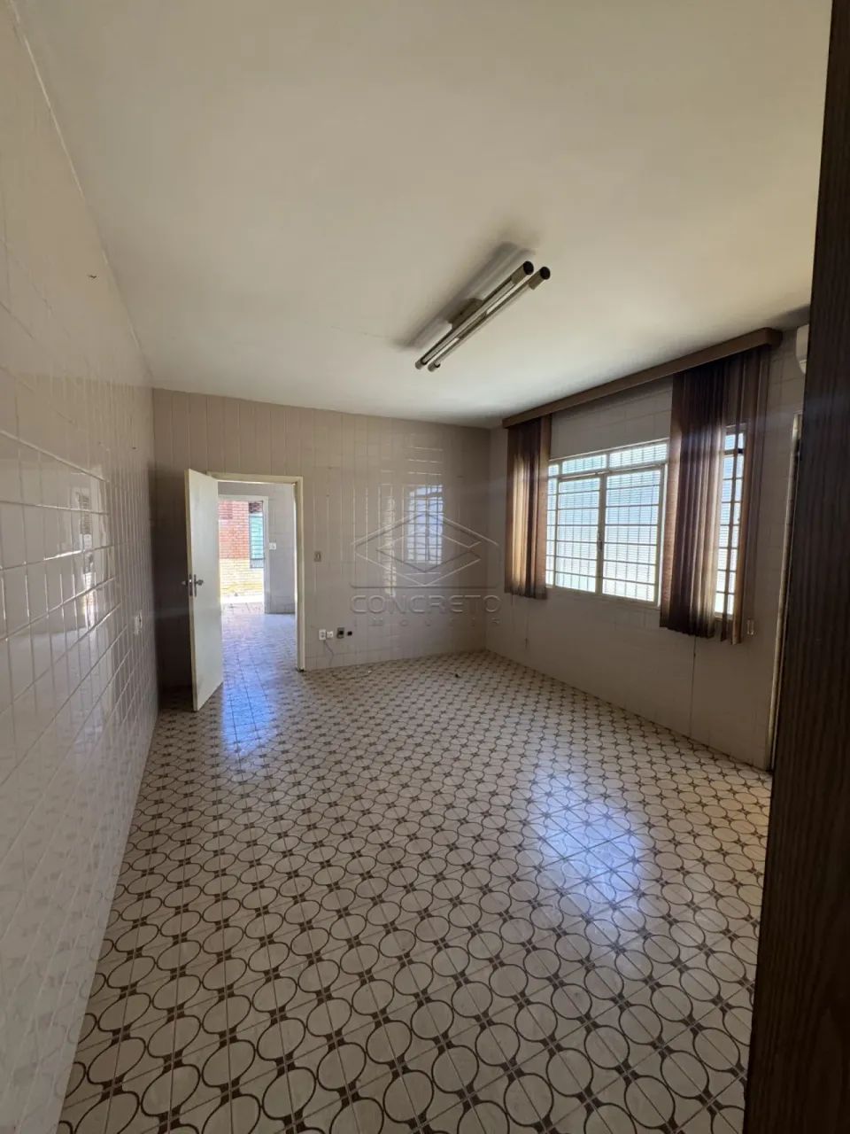 CASA COM 3 DORMÍTORIOS SENDO 1 SUÍTE EM EXCELENTE LOCALIZAÇÃO. BAURU/SP - Foto 4