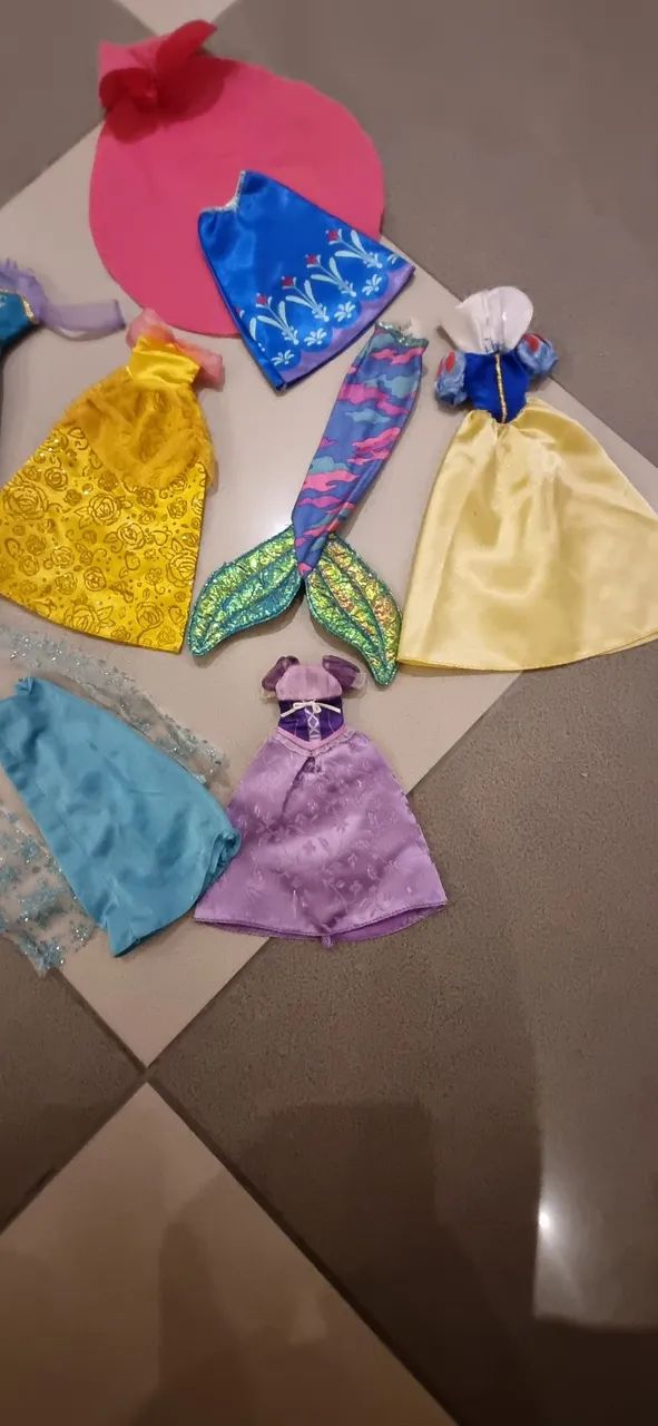 Lote de roupas de Princesas da Disney. - Foto 4