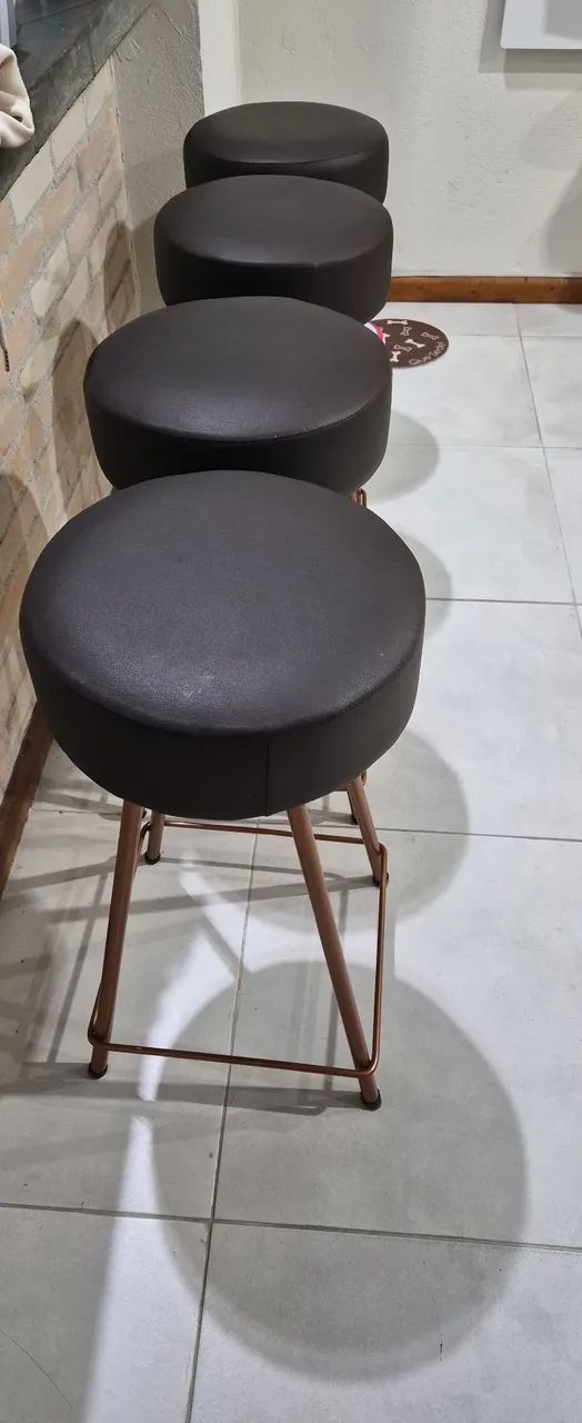 Banquetas lindas, pernas bronze - Foto 2