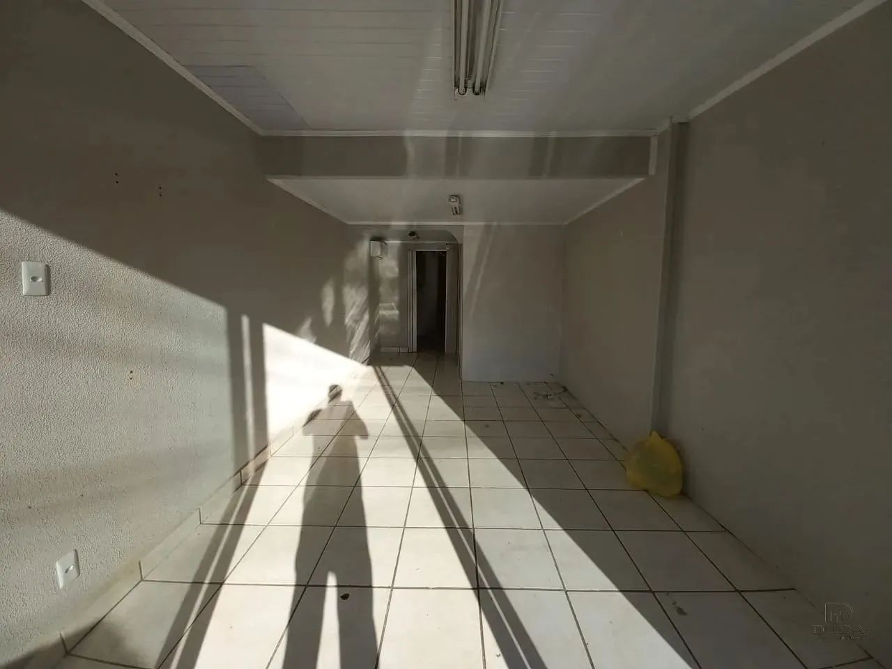 Sala comercial térrea com 80 m², um banheiro - Foto 5