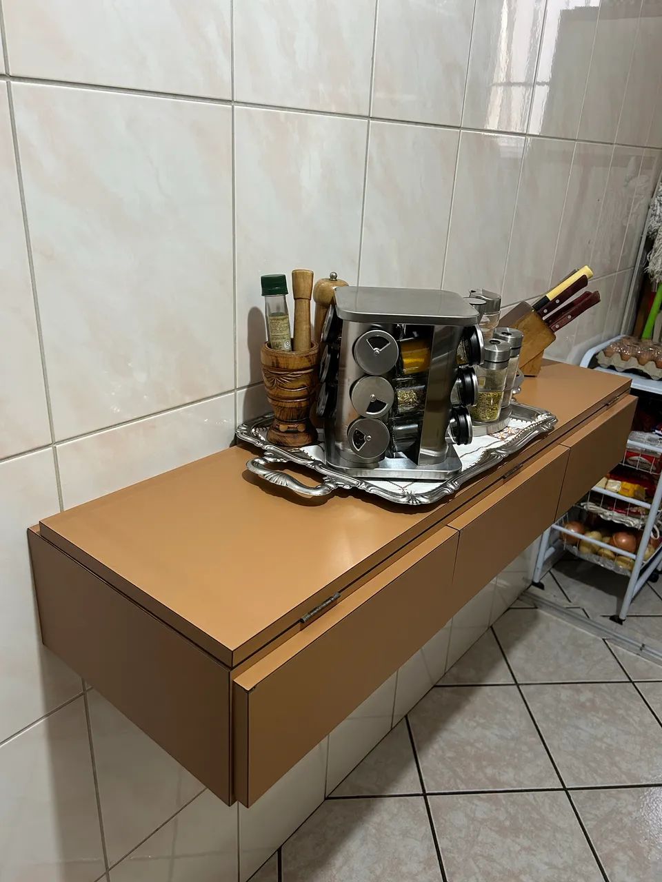 Mesa retrátil com gavetas para cozinha
