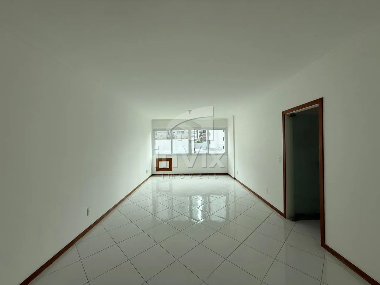 Planta com 130m², 3 quartos no miolo da Praia do Canto