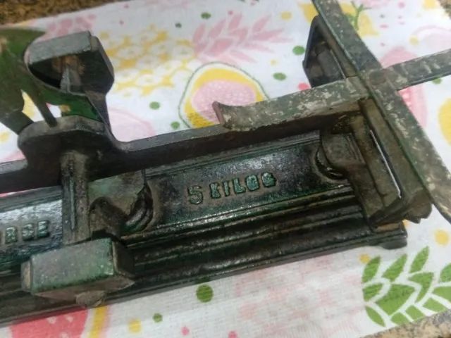 BALANÇA ANTIGA EM FERRO FUNDIDO - Foto 2