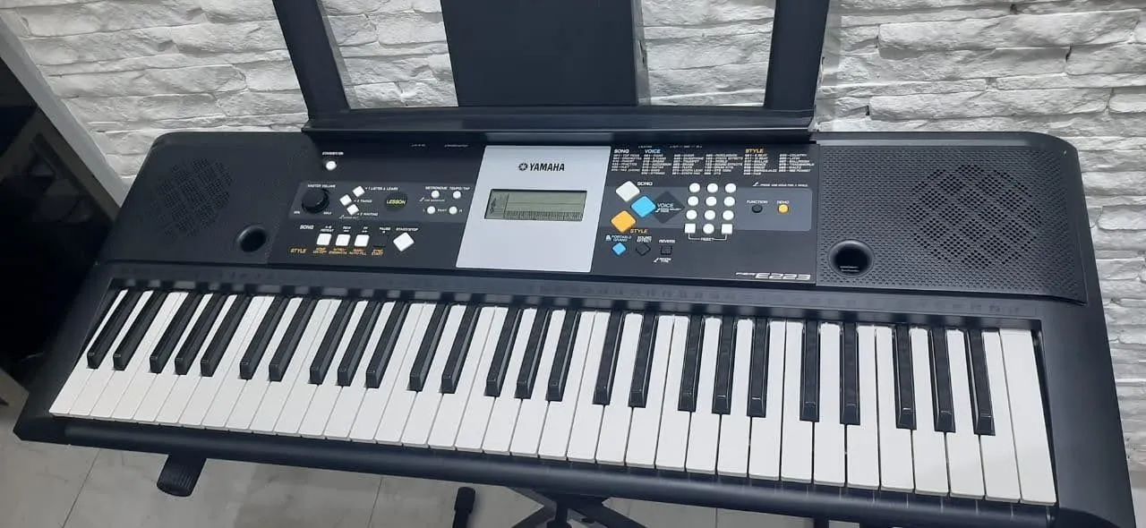 Teclado Yamaha E223 