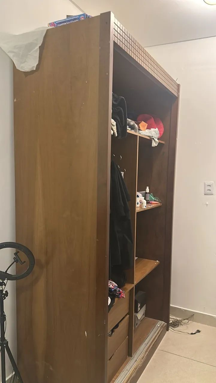 Guarda roupa de solteiro 