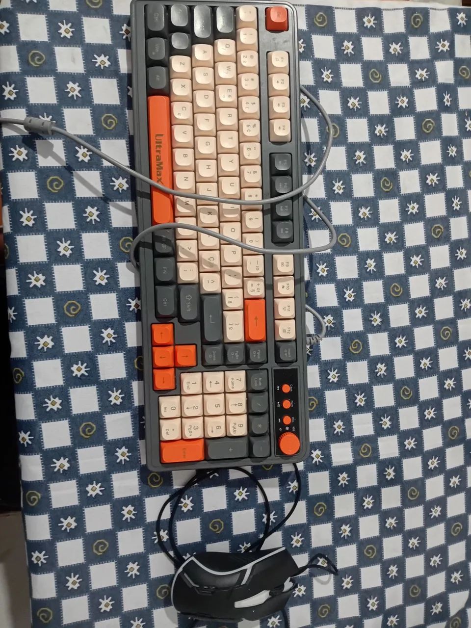 Vendo tela junto teclado e mouse  - Foto 2
